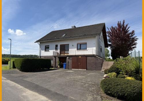 Hofeinfahrt m. Garage