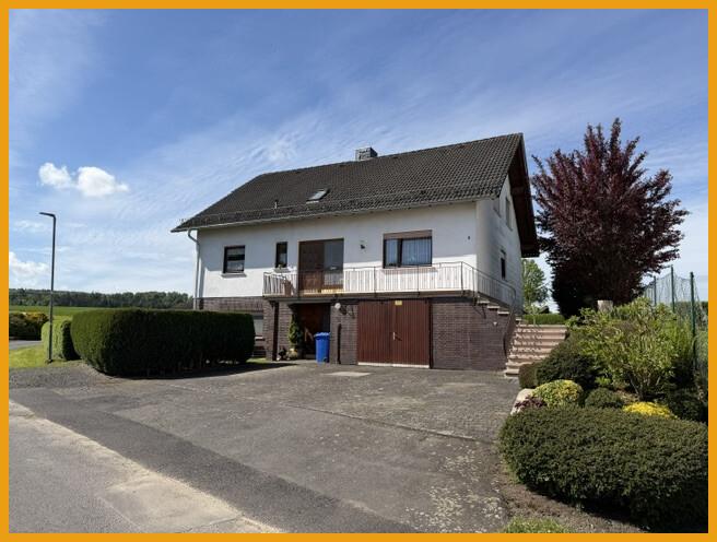 Hofeinfahrt m. Garage