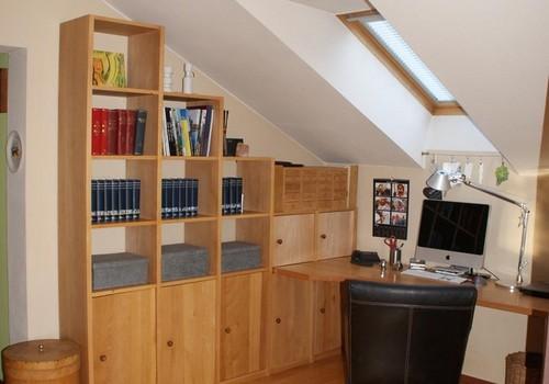 Bürobereich im Wohnzimmer