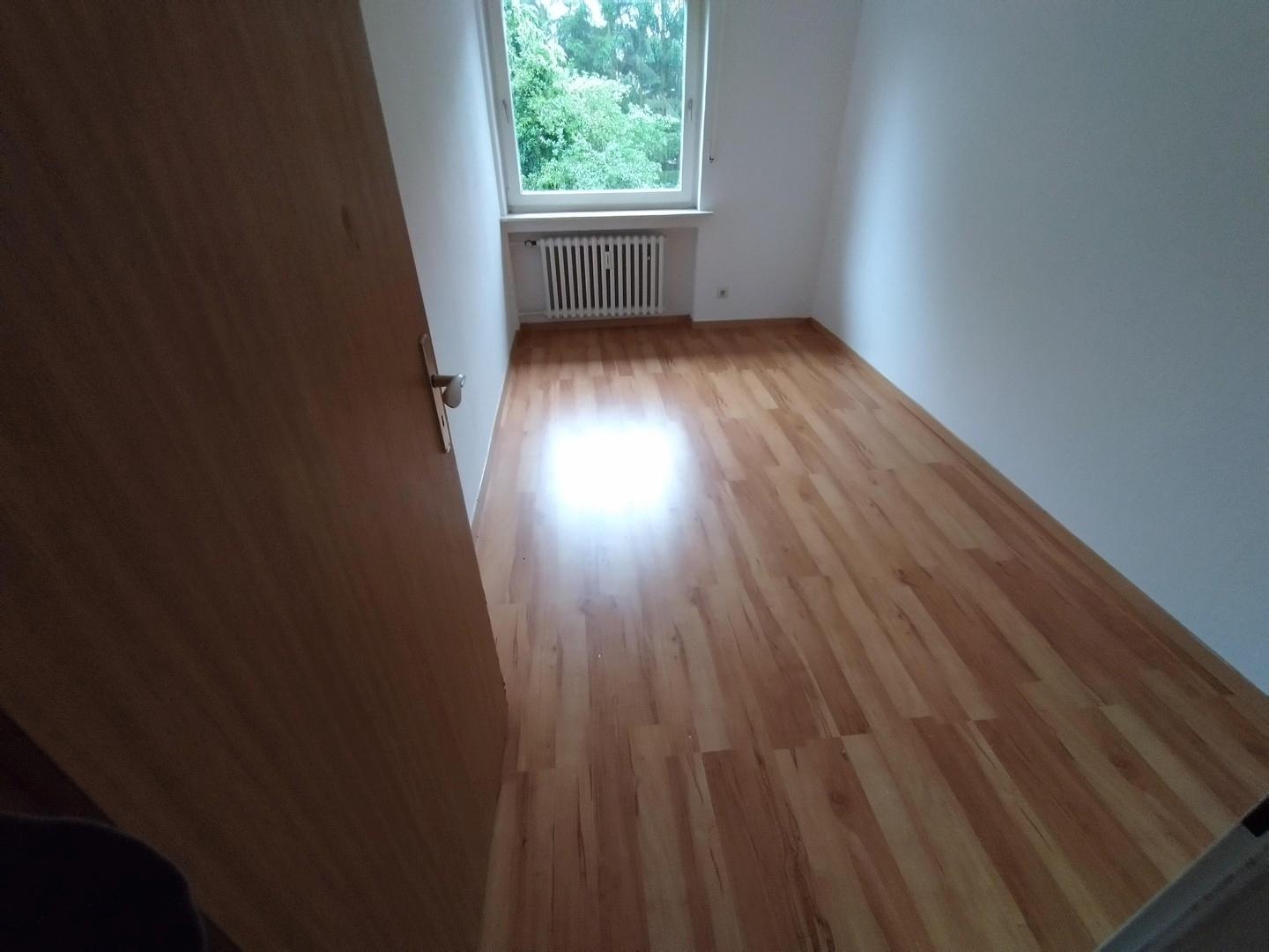 rechtes Einzelzimmer,Büro