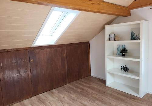 mit Einbauschrank
