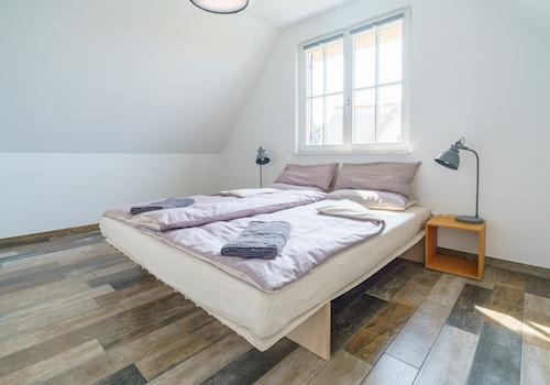 Schlafzimmer 1