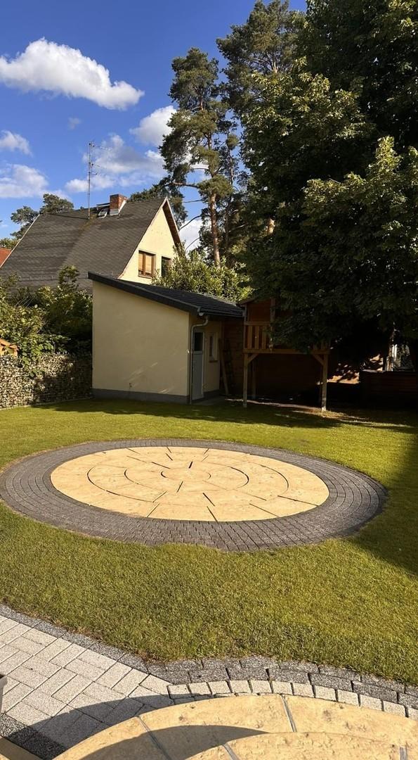 Gartenhaus und Poolrundung