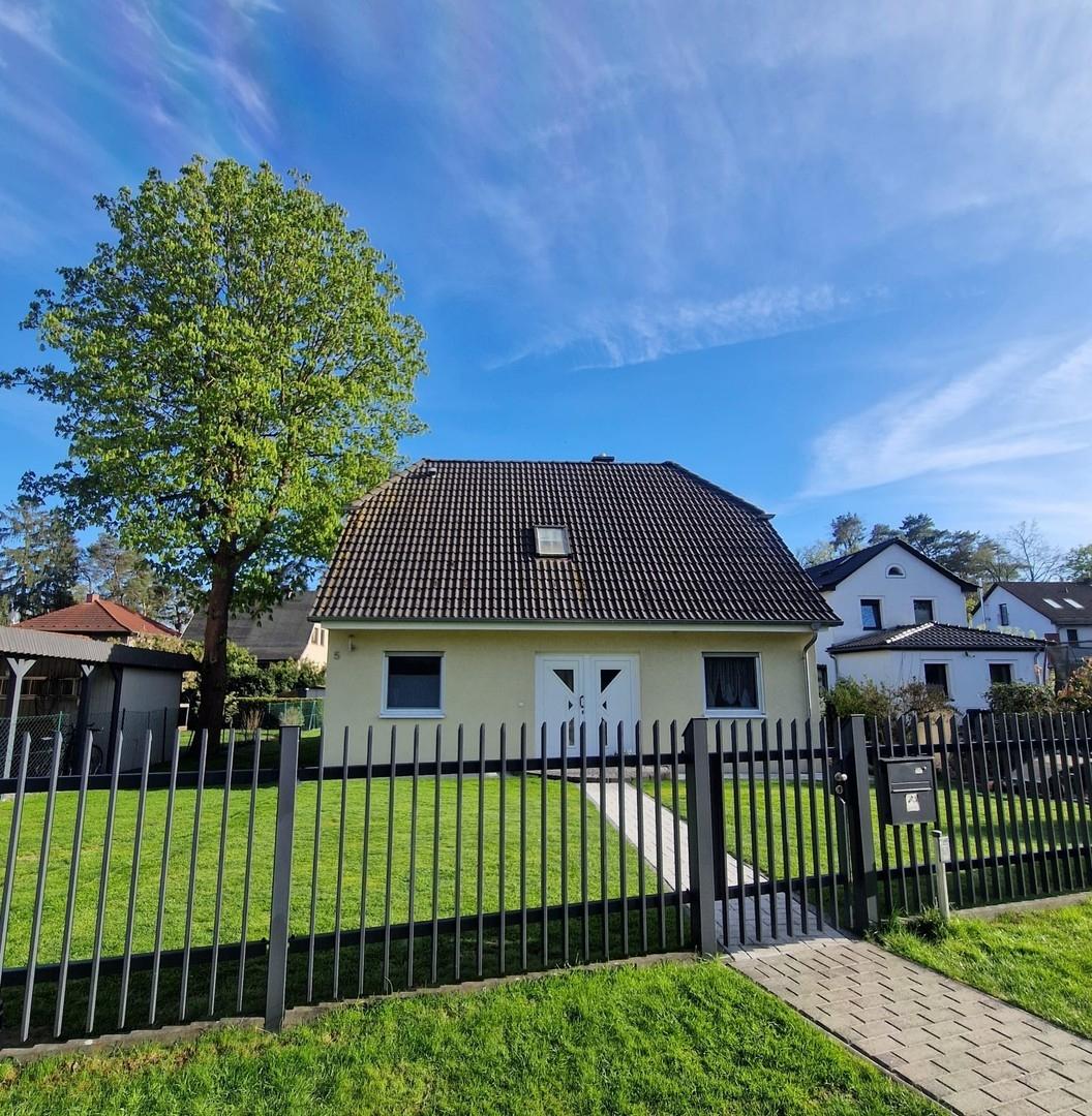 Hausansicht zur Straße