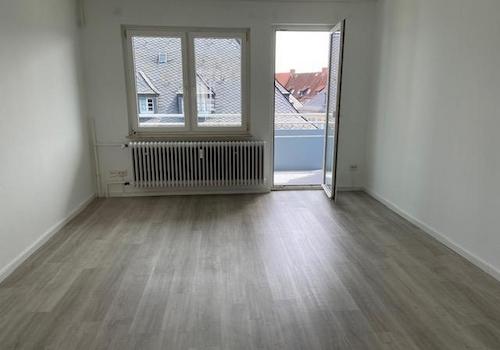SZ/WZ Blick zum Balkon