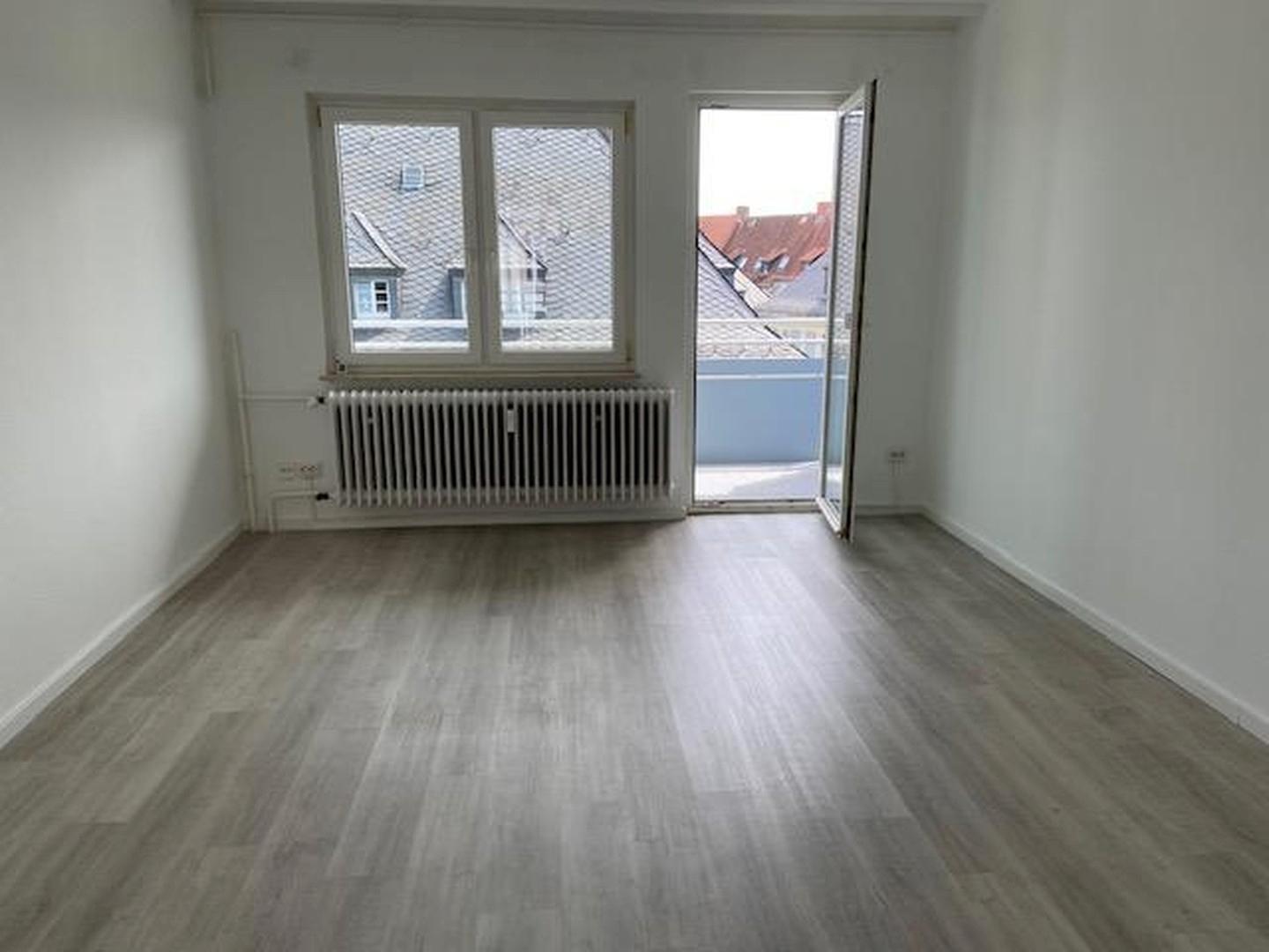 SZ/WZ Blick zum Balkon