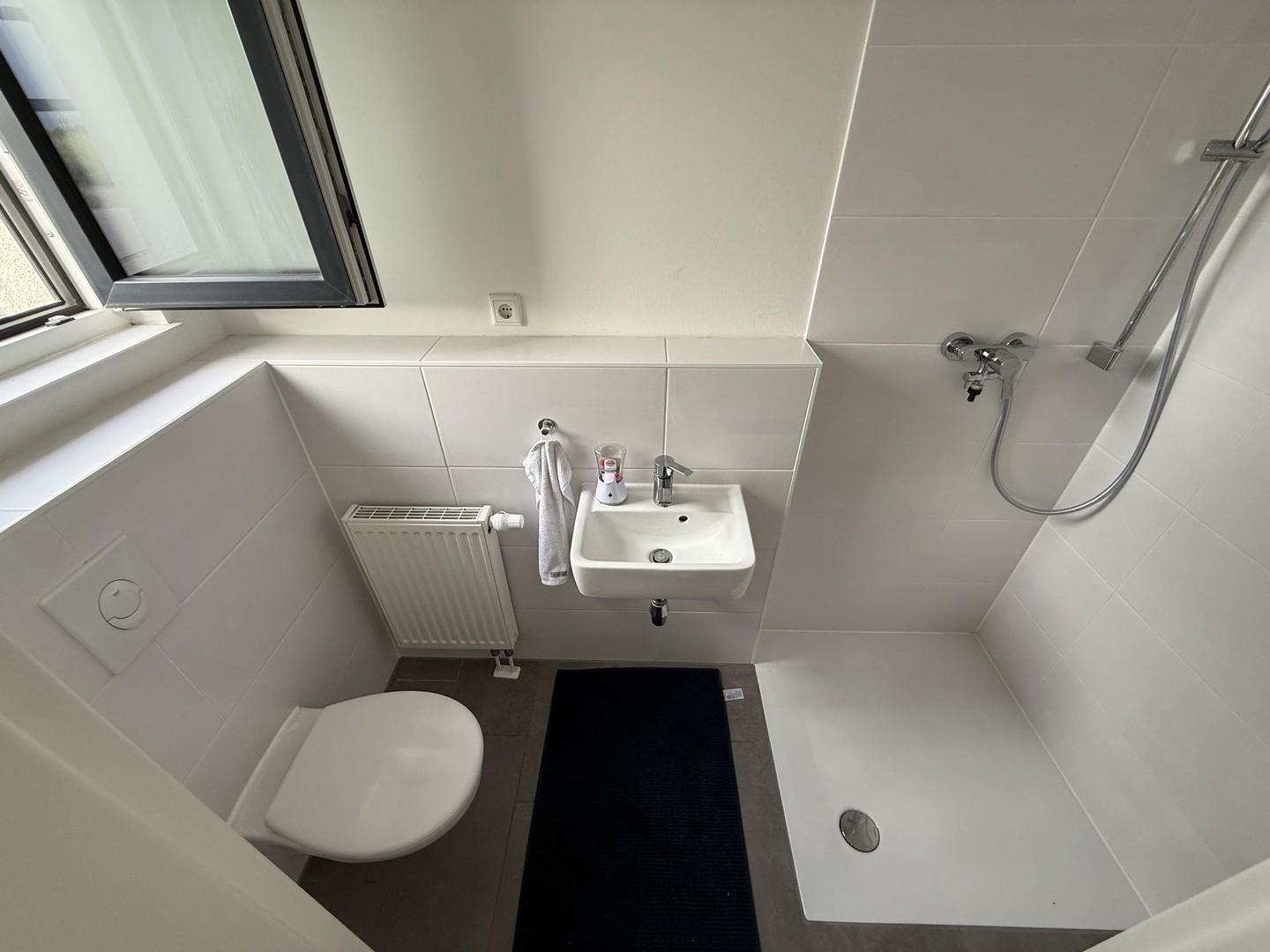 EG Badezimmer mit Dusche