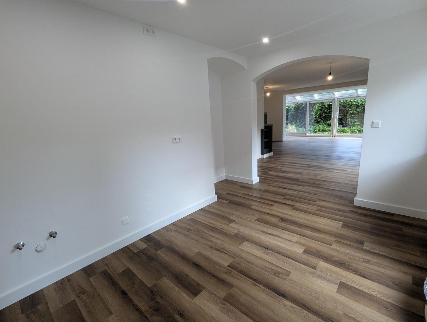 Küche (Blick ins Wohnzimmer)