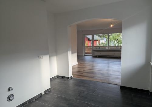 Küche (Blick ins Wohnzimmer)