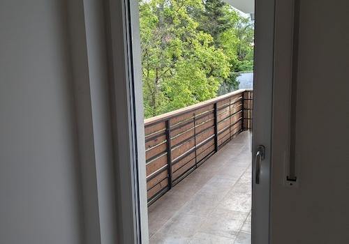 Schlafzimmer (Blick auf Balkon