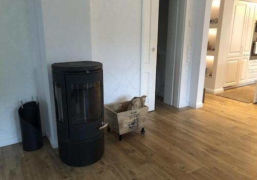 mit schönem Kaminofen