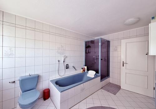 mit separater Dusche
