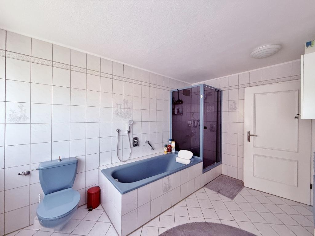 mit separater Dusche