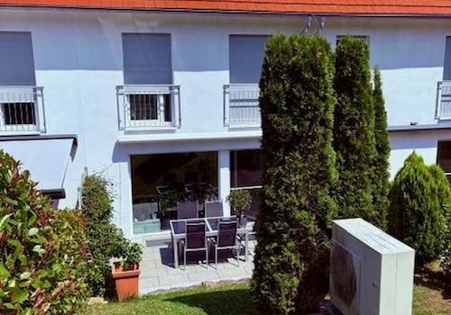 Terrasse mit Garten