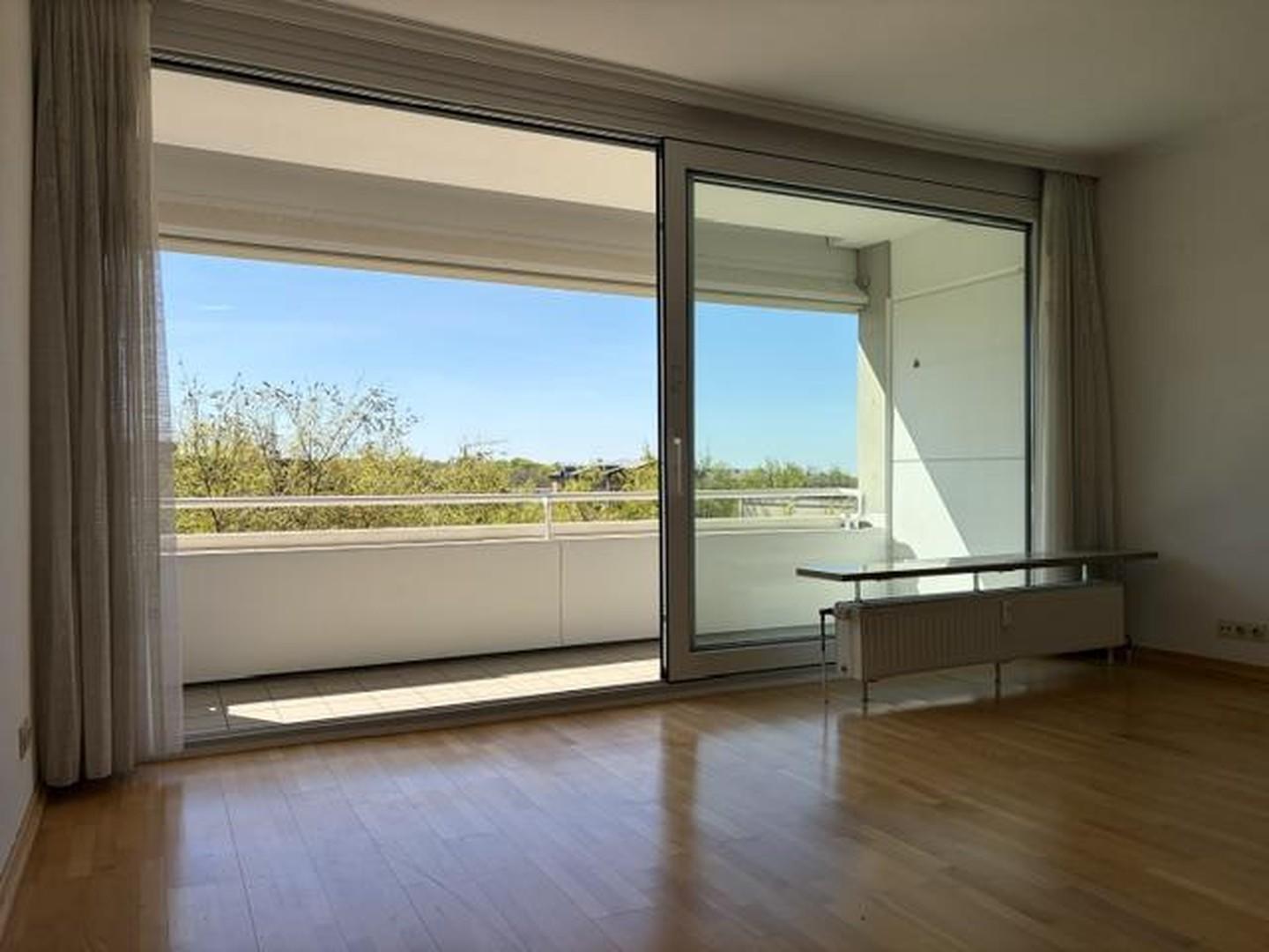 Das Wohnzimmer mit Balkon
