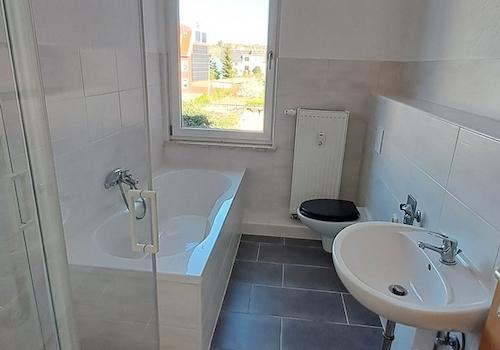 Tageslichtbad m. Bad und Wanne
