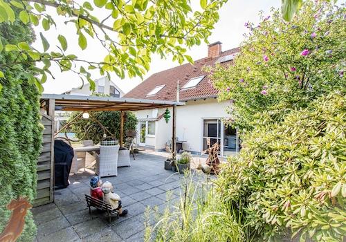 Garten mit Überdachung