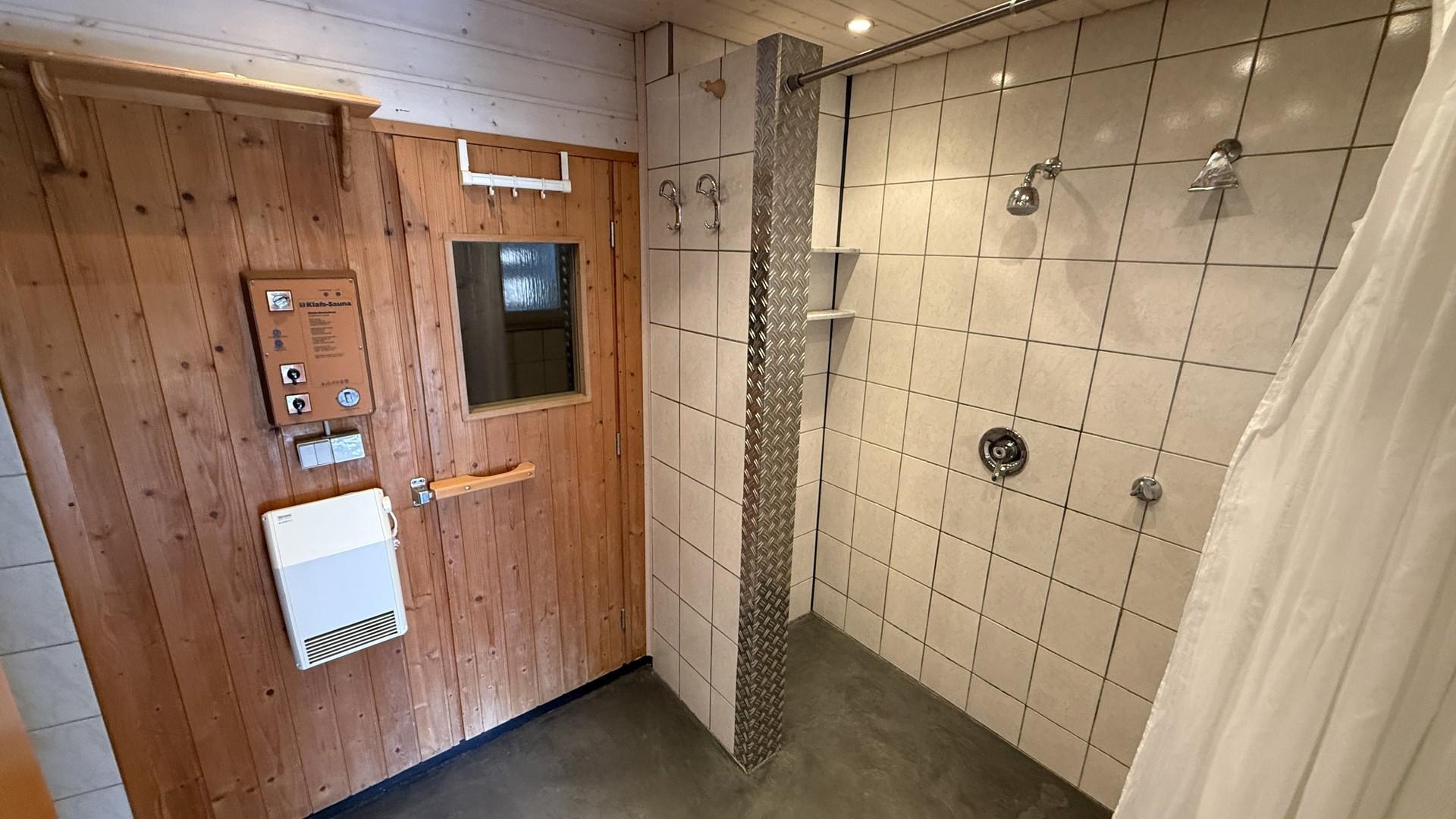 Sauna mit Dusche