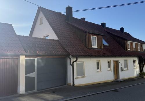 Nordansicht mit Garage