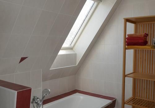 Badezimmer mit Wanne