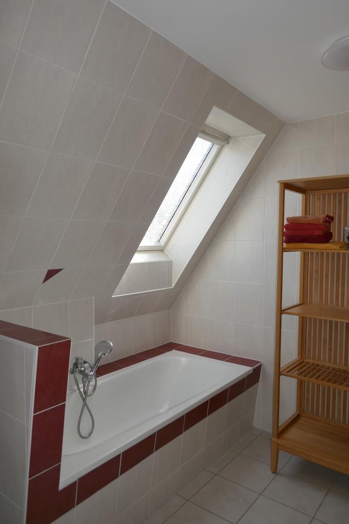 Badezimmer mit Wanne