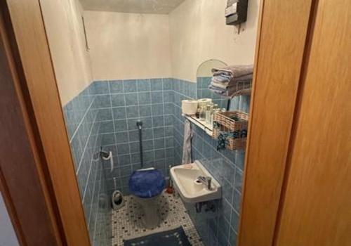 25 Gäste WC