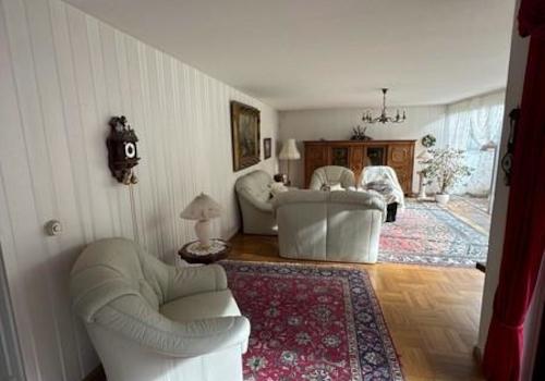 32 Wohnzimmer