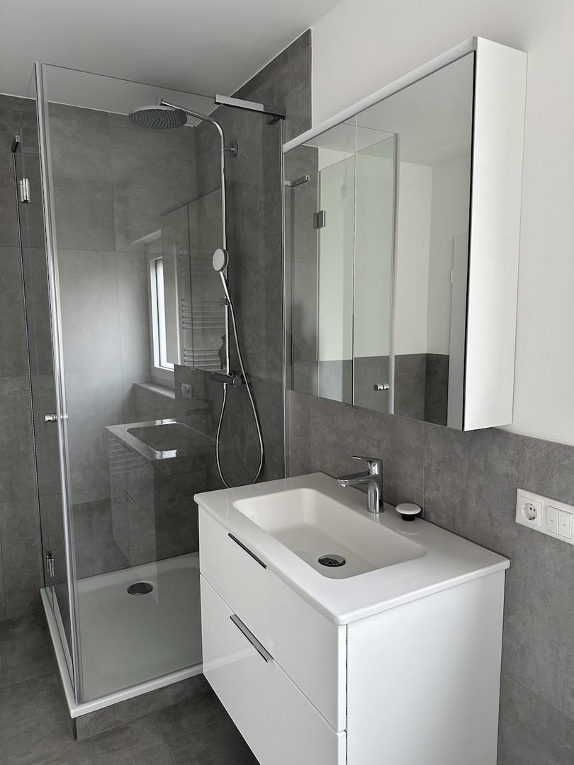 Badezimmer mit Dusche (OG)