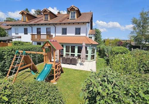 Haus mit Terrasse und Garten