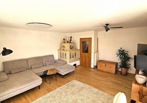 Wohnzimmer mit Kachelofen