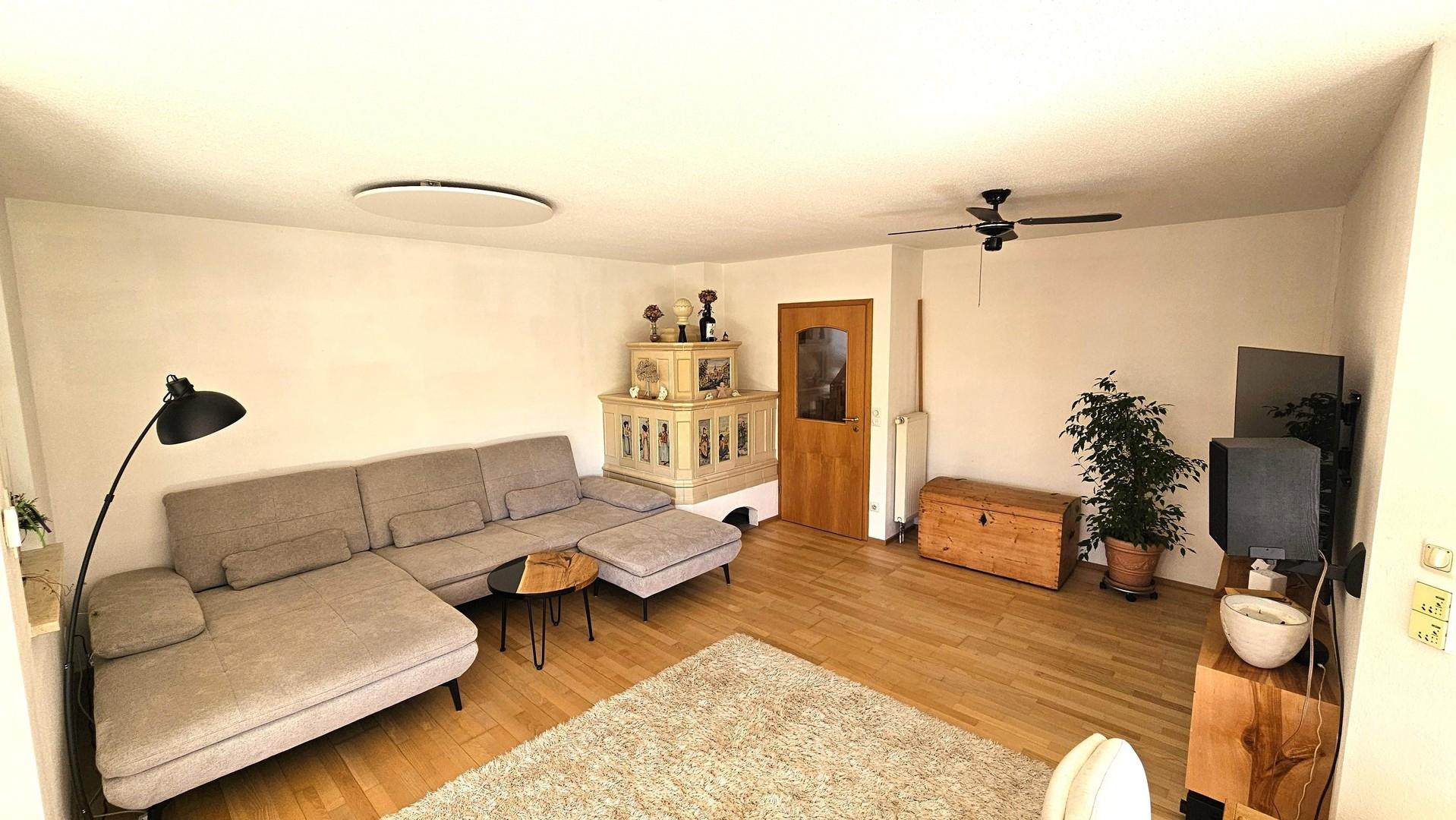 Wohnzimmer mit Kachelofen