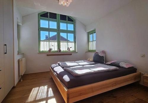 Schlafzimmer mit Erker