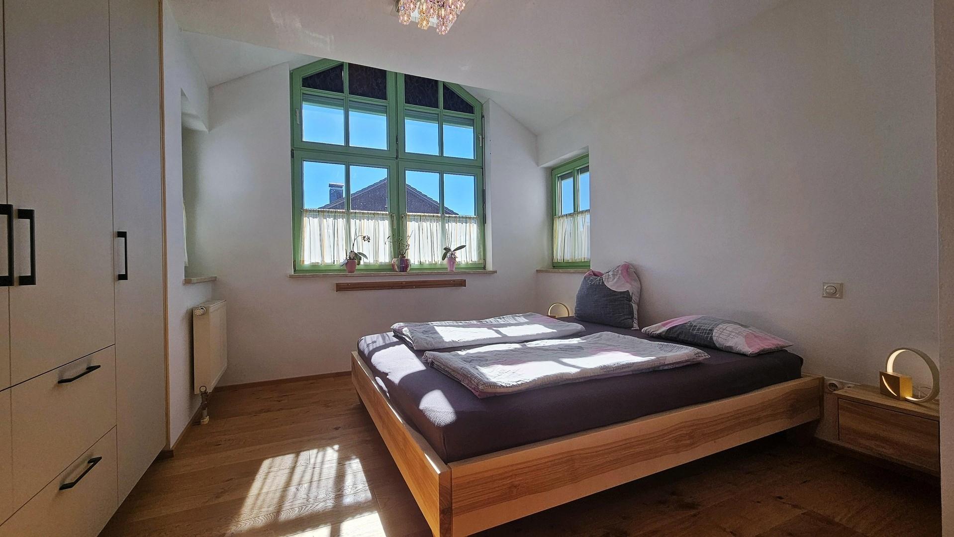 Schlafzimmer mit Erker