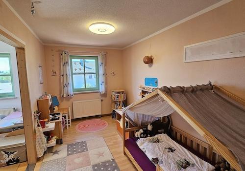 Kinderzimmer rechte Seite