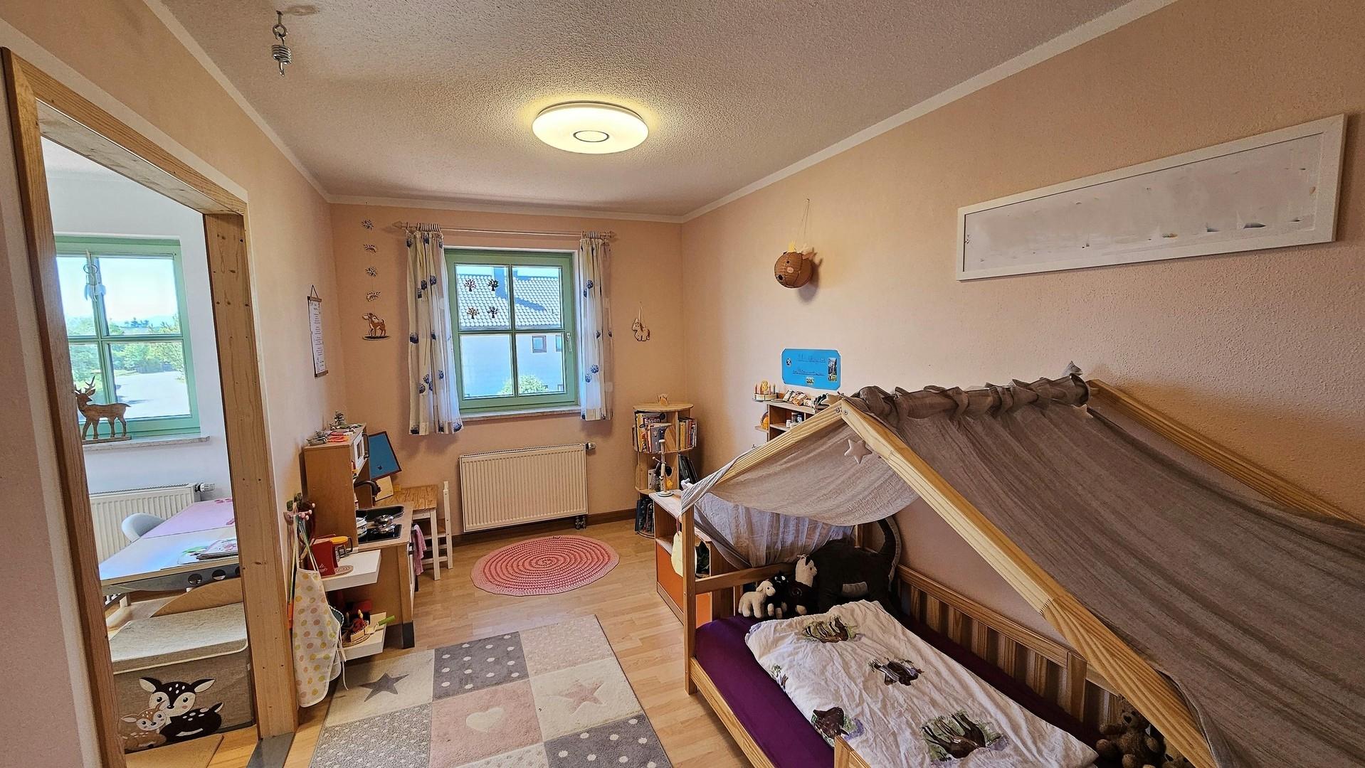 Kinderzimmer rechte Seite
