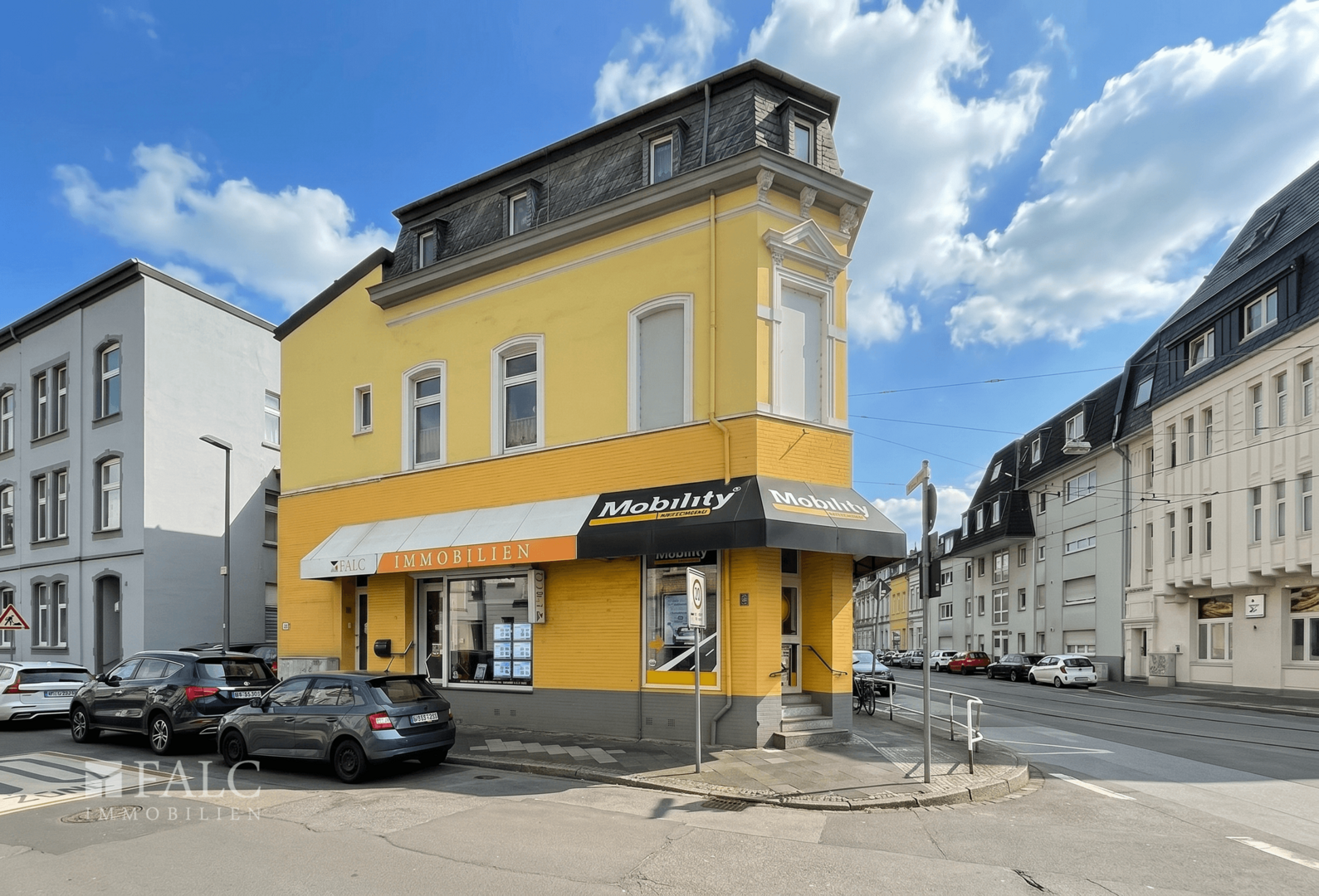 Außenansicht Schaufenster links KI