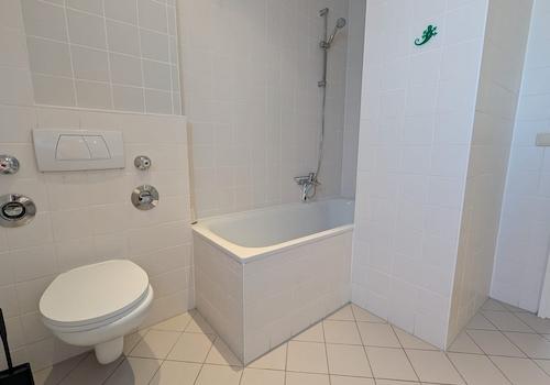 Bad mit Badewanne