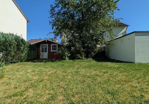 Garten mit Gartenhäuschen