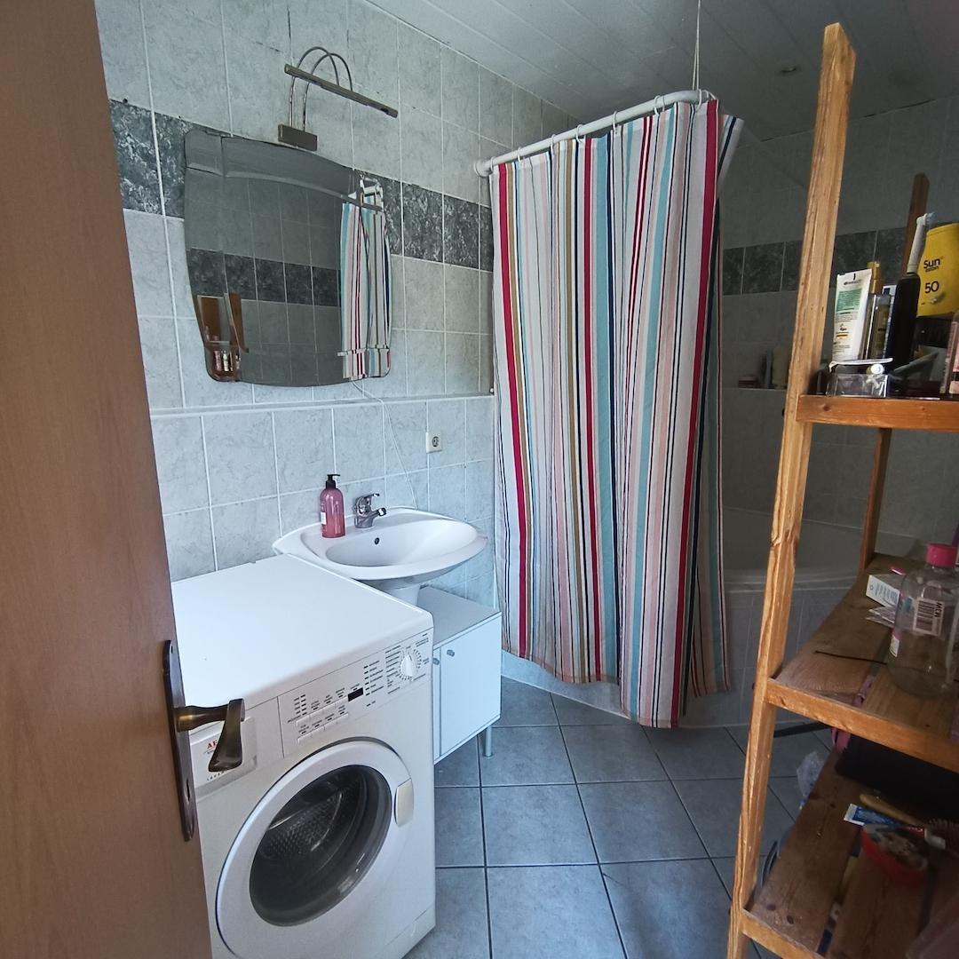 Badezimmer mit Dusche