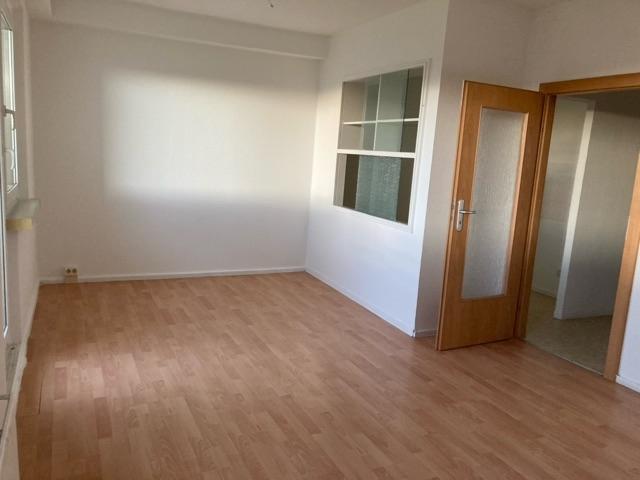 Wohnzimmer mit Blick auf Küche