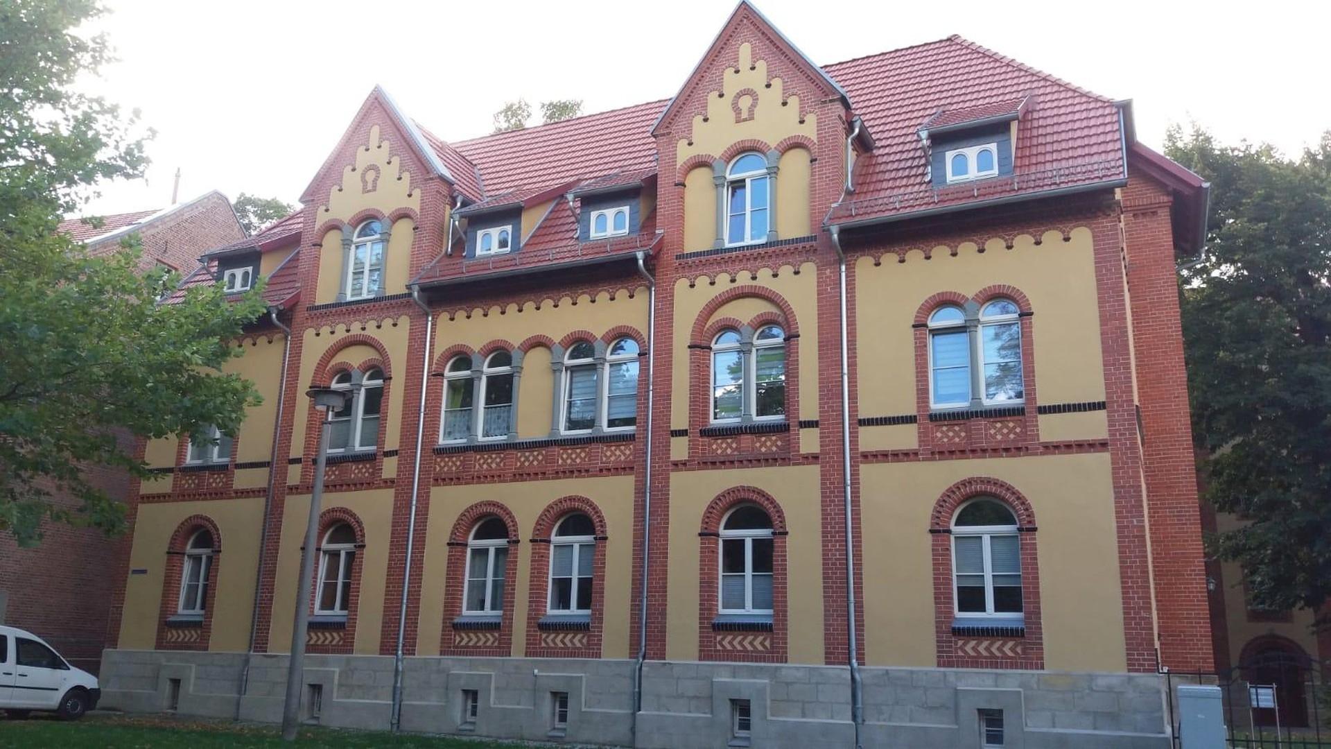 Strassenansicht Gebäude