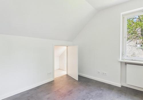 Schlafzimmer mit Abstellkammer
