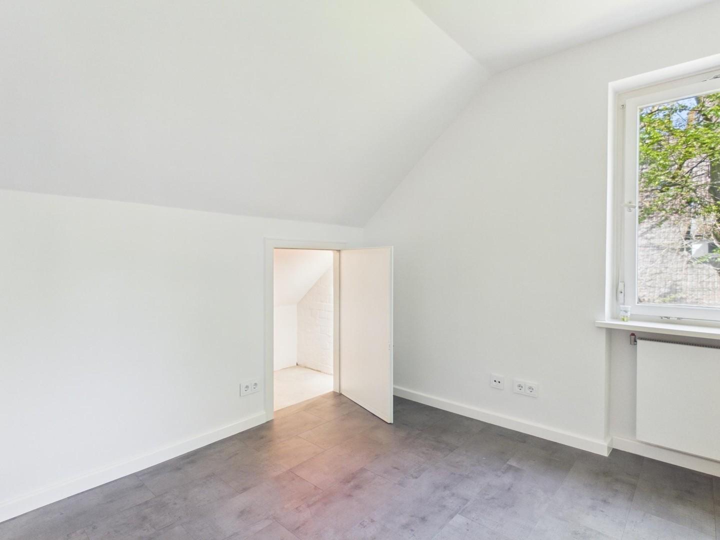 Schlafzimmer mit Abstellkammer