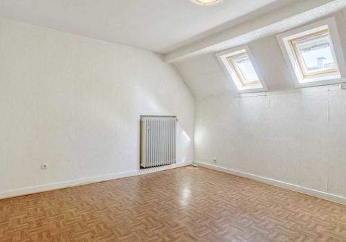 Schlafzimmer (DG)