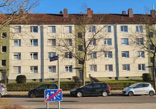 5184 - Gesamtansicht Straßenseite