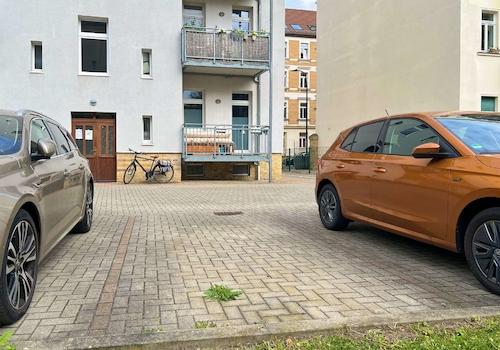 Parkplätze im Hof