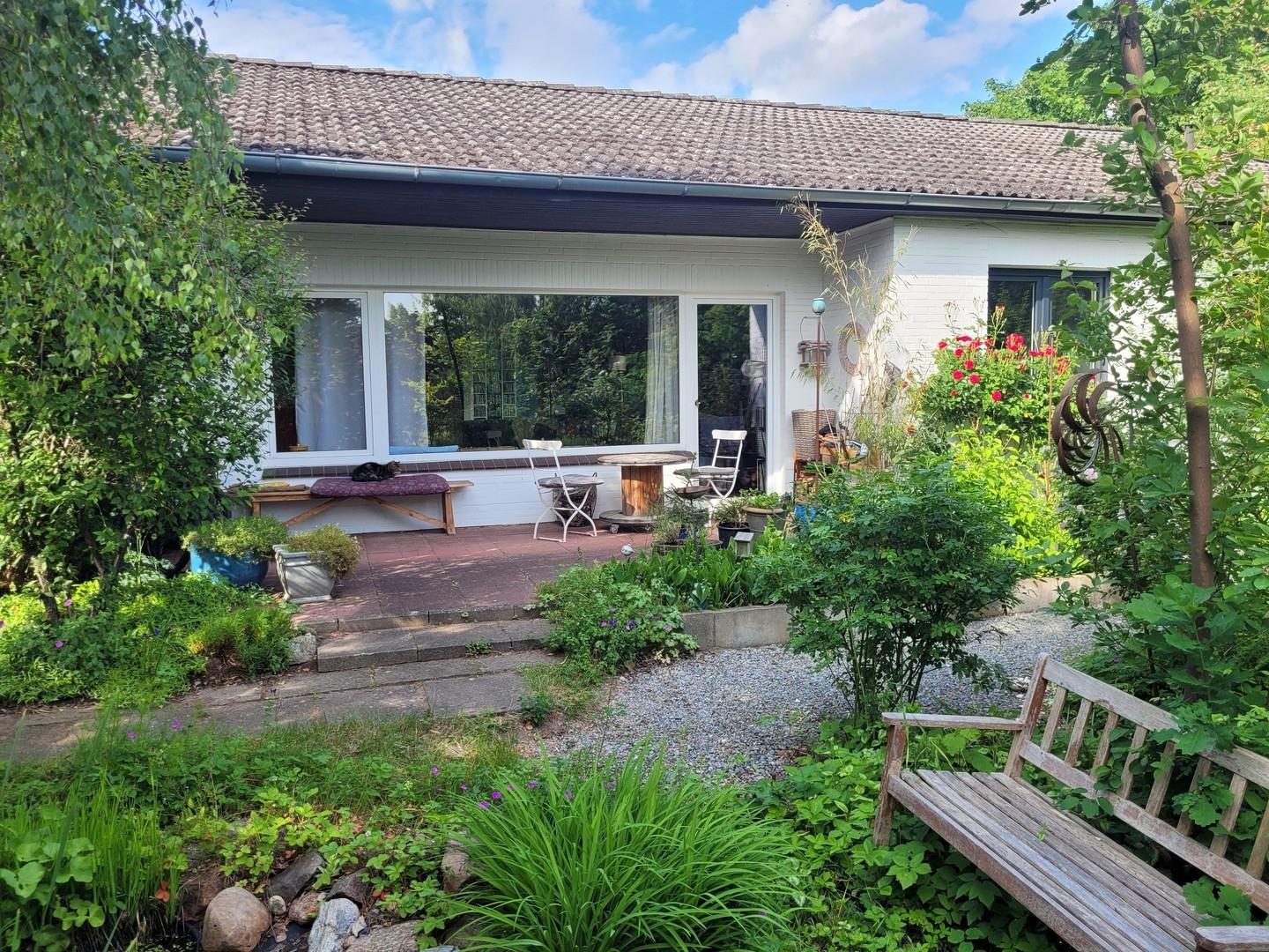 Südwestseite Terrasse Teich