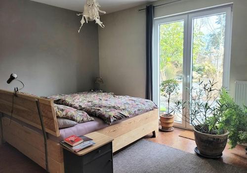 Schlafzimmer 1