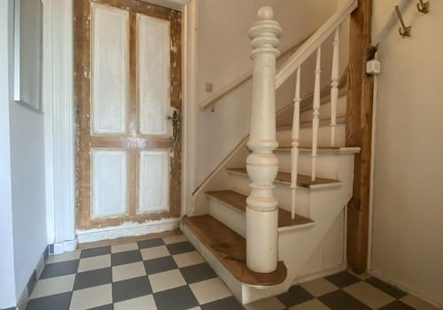Treppe zum OG, Tür zur Whg 1