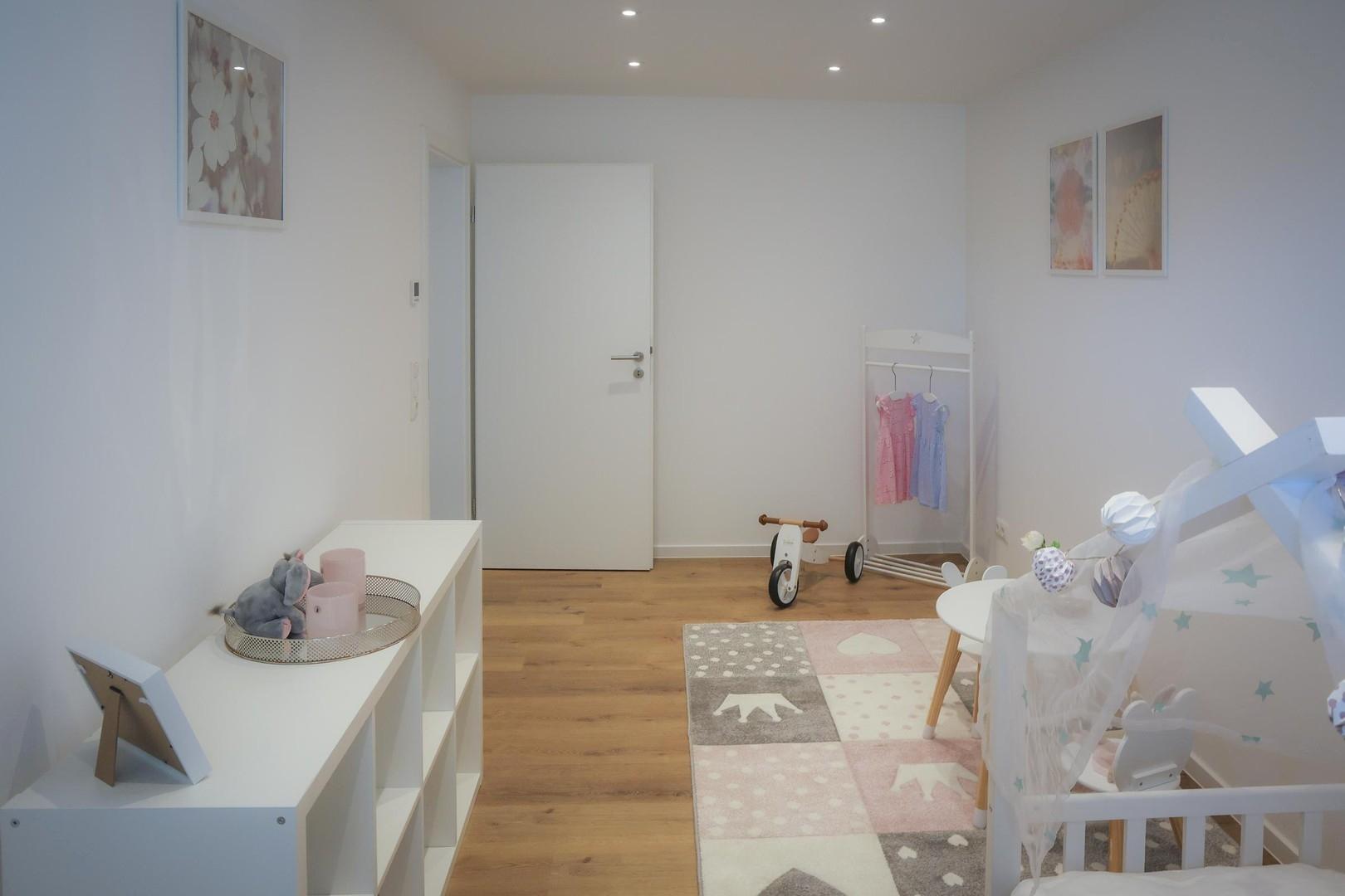 Kinderzimmer / Büro 2